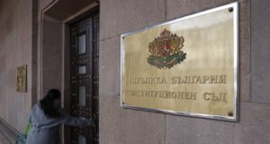 КС допусна за разглеждане част от искането на президента Радев във връзка с решението на Киселова да отклони предложението му за референдум