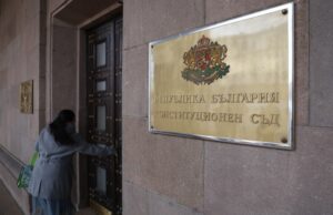 КС допусна за разглеждане част от искането на президента Радев във връзка с решението на Киселова да отклони предложението му за референдум