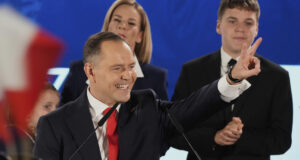 Карол Навроцки печели президентските избори в Полша