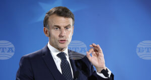 Макрон призова иранския президент да освободи задържани френски граждани и да се върне на масата за преговори по ядрения въпрос