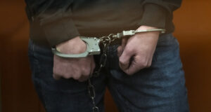 Мъж от сръбския град Лесковац е заподозрян в ощетяване на бюджета с 45 милиона динара чрез онлайн продажби