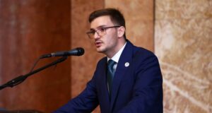 На младите трябва да се погледне като ресурс, който може да движи посоката на обществото, каза Атанас Радев