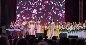 На официална церемония в Казанлък тържествено беше коронясана 57-ата Царица Роза Мария Шамбурова