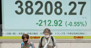 Напрежението в Близкия изток спря тридневна серия на печалби на борсата в Токио, след като Уолстрийт затвори предимно на негативна територия