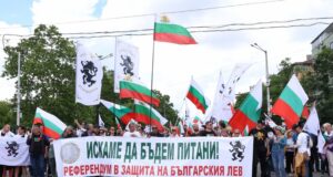 ОБЗОР
                                                                                                Граждани протестираха в страната в защита на българския лев, политици коментираха приемането на еврото