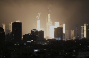 ОБНОВЕНА Израел и Иран съобщиха, че е започнала нова иранска ракетна атака
