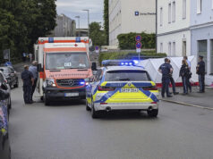 ОБНОВЕНА
                                                                                                Мъж се вряза с автомобил в група минувачи в германския град Пасау; няколко души са ранени