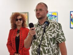 Опитвам се да пресъздавам света по един по-добър начин, каза Александър Панайотов за изложбата си „Дар чудесен“