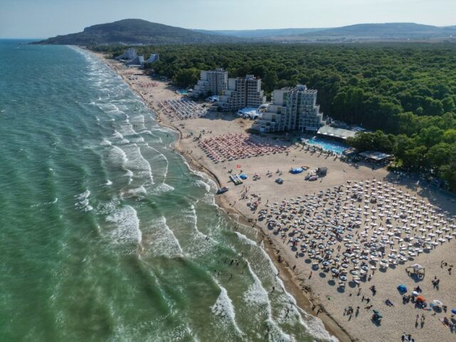 По хотелите от Северното Черноморие има работещи от страни от Европейския съюз, повечето са румънци
