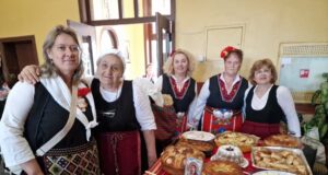 Празник на хляба във великотърновското село Ресен обедини кулинари и фолклорни изпълнители от седем области на страната