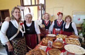 Празник на хляба във великотърновското село Ресен обедини кулинари и фолклорни изпълнители от седем области на страната