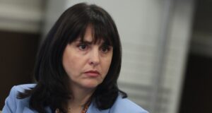 Превалутирането в евро ще бъде автоматично, не трябват нови банкови сметки или преподписване на трудови договори, каза зам.-министър Наталия Ефремова