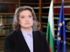 Председателят на парламента Наталия Киселова пожела на девойките от ансамбъла по художествена гимнастика нови върхове