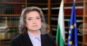 Председателят на парламента Наталия Киселова пожела на девойките от ансамбъла по художествена гимнастика нови върхове