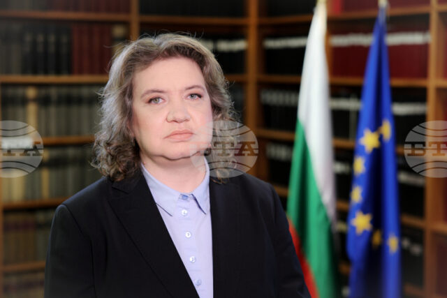 Председателят на парламента Наталия Киселова пожела на девойките от ансамбъла по художествена гимнастика нови върхове