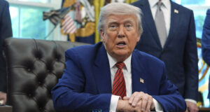 Президентът на САЩ подписа указ, според който американските мита за вноса на стомана и алуминий от Великобритания остават 25 процента