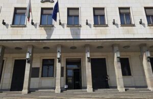 При първоначално слаб интерес започна продажбата на медната възпоменателна монета, посветена на 100 години от рождението на Георги Парцалев