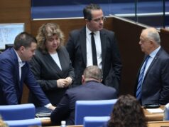 Проблем с аудио системата в пленарната зала отлага началото на заседанието на парламента
