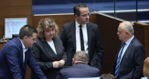 Проблем с аудио системата в пленарната зала отлага началото на заседанието на парламента