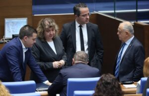 Проблем с аудио системата в пленарната зала отлага началото на заседанието на парламента