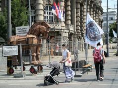 Протестиращите пред сградата на сръбското правителство в Белград вдигнаха блокадата