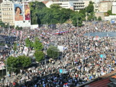 Протестът, организиран от студентите на пл. "Славия" в Белград започна
