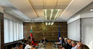 Първите за тази година споразумения за изпълнение на общински проекти, финансирани от бюджета, бяха пописани в МРРБ днес, съобщиха от ведомството