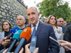 Работи се много активно и се анализират всички възможни маршрути и подходи за евакуация на нашите сънародници от Близкия изток, каза в Хисаря Румен Радев
