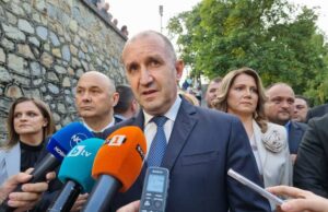 Работи се много активно и се анализират всички възможни маршрути и подходи за евакуация на нашите сънародници от Близкия изток, каза в Хисаря Румен Радев
