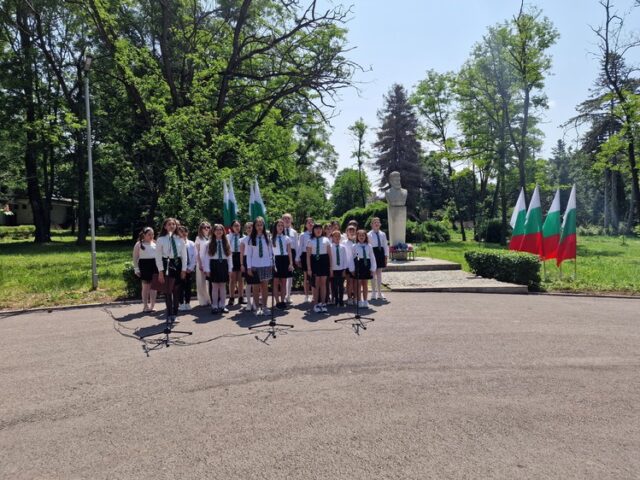 Разградчани се преклониха пред героичната саможертва на Христо Ботев и на загиналите за свободата на България