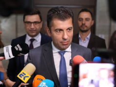 Решението на КС във връзка с искането на президента за референдум за еврото е законово и очаквано, коментира Кирил Петков