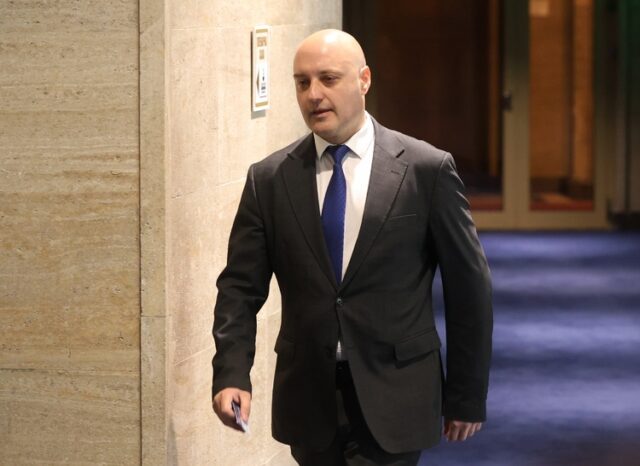 Решението на КС за допустимост по искането на президента във връзка с референдума за еврото е по-скоро очаквано, коментира Атанас Славов от "Да, България"