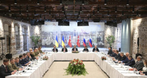 Кадър от първия кръг на преките руско-украински преговори в Истанбул, 16 май