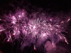С "огнения спектакъл" на отбора на Литва започна конкурсната програма на Международния фестивал по фойерверки в Панагюрище