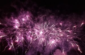 С "огнения спектакъл" на отбора на Литва започна конкурсната програма на Международния фестивал по фойерверки в Панагюрище
