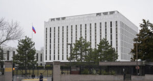 САЩ ще преговарят с Русия в Москва за уреждане на двустранните проблеми, заяви руският посланик във Вашингтон