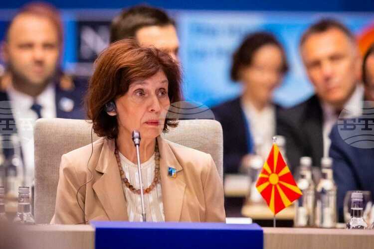 СРЕЩАТА НА ВЪРХА НА НАТО В ХАГА
От Срещата на върха на НАТО в Хага Силяновска призова за деблокиране на процеса на разширяване на ЕС