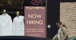 Свободните работни места в САЩ нарастват неочаквано през април