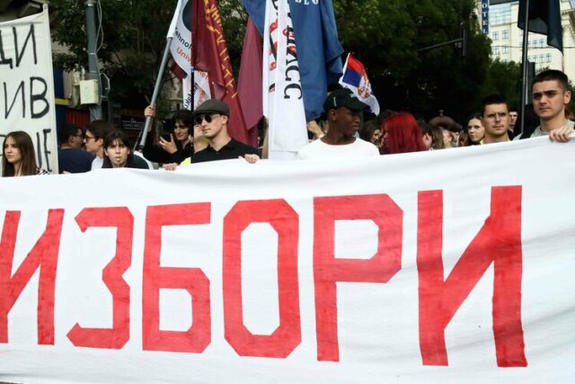 Сръбски студенти протестират утре в 32 града, в Белград вечерта блокират мостове на река Сава