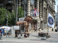 Шатри и ремонти блокират централните части на сръбската столица Белград