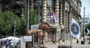 Шатри и ремонти блокират централните части на сръбската столица Белград