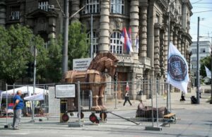 Шатри и ремонти блокират централните части на сръбската столица Белград