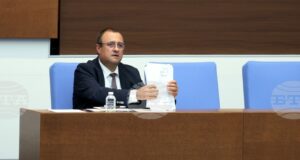 АПИ планира през 2025 г. да обяви обществена поръчка за избор на изпълнител на проектирането и строителството на тунел "Дупница", съобщи министър Иванов