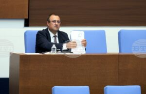 АПИ планира през 2025 г. да обяви обществена поръчка за избор на изпълнител на проектирането и строителството на тунел "Дупница", съобщи министър Иванов