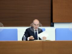 БДЖ поетапно въвежда мобилни устройства за издаване и валидиране на билети във влака, каза министър Гроздан Караджов
