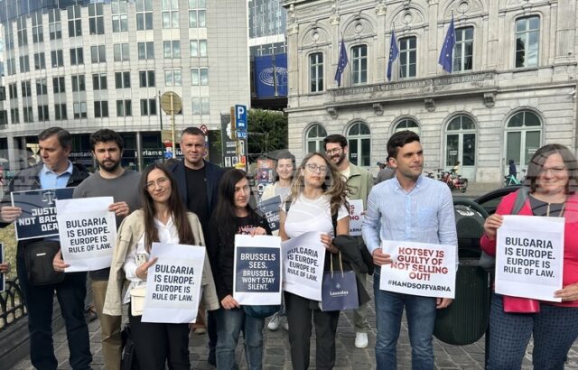Българи се събраха в Брюксел в подкрепа на задържания кмет на Варна