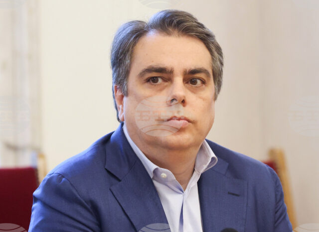 България вече е пълноправен член на Европейския съюз във всичките му формати, каза Асен Василев за присъединяването ни към еврозоната