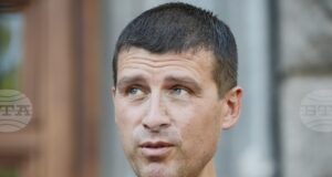 В България еврото се прие с лъжа, а лъжата никога не води до нещо добро, смята Ивелин Михайлов
