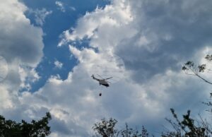 Военнослужещи от състава на Военновъздушните сили се включват в гасенето на пожар в землището на село Илинденци, област Благоевград