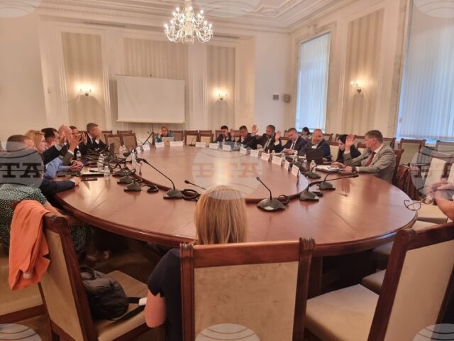 Временната парламентарна комисия по безводието задължи МС в тримесечен срок да внесе в НС план за действие за изпълнението на препоръките в доклада й